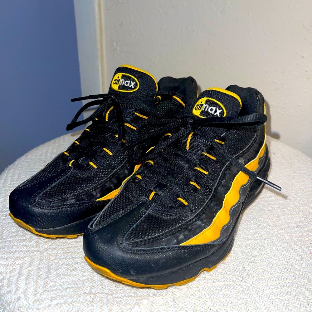 Black and yellow Nike air max 95
